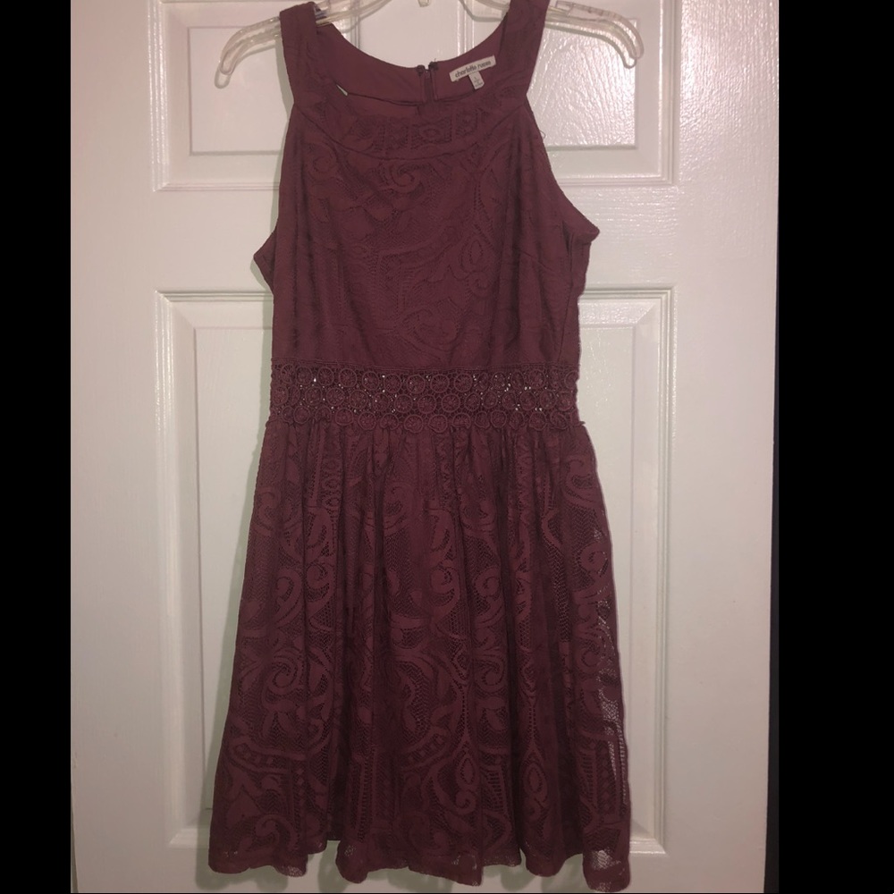 This is a beautiful spring/summer dress.